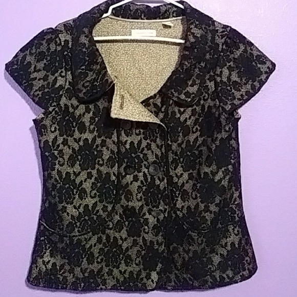 Beautiful lace vest. - Picture 1 of 3